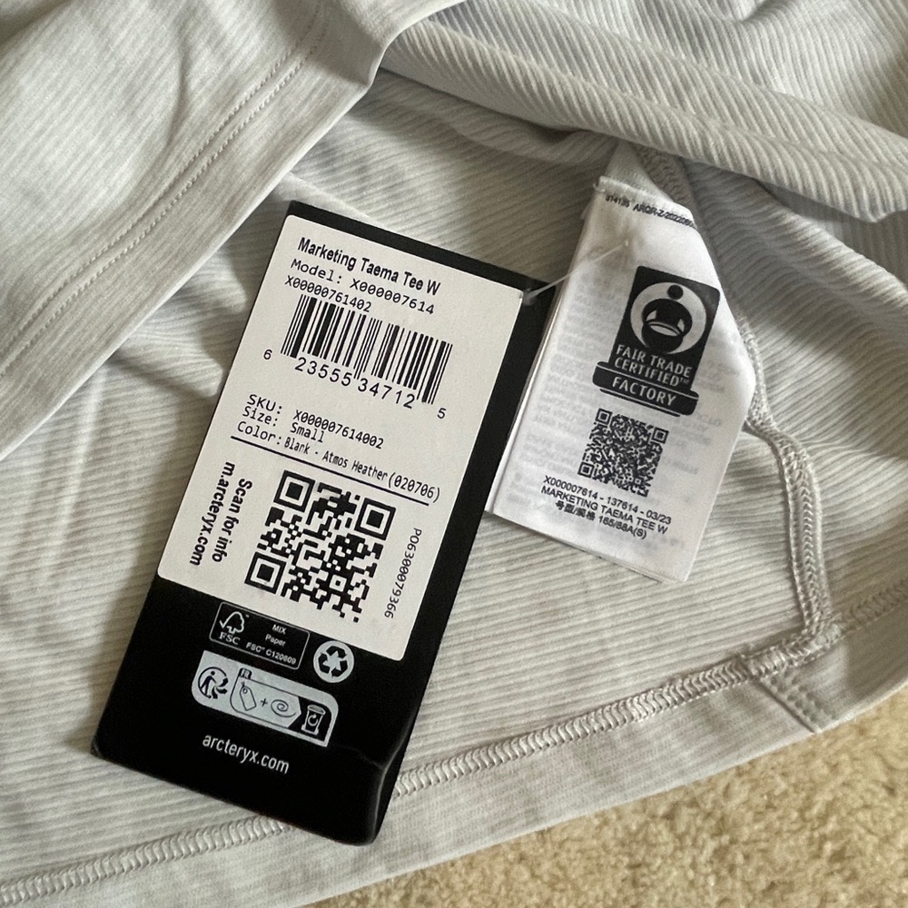 NWT Small women’s Taema Tee - tech t-shirt - light gray - Arc’teryx “Seattle” - Picture 2 of 6